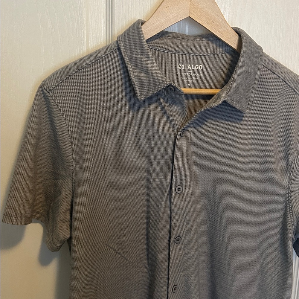 01.Algo Performance Merino wool blend Short Sleeve Button Up Gray Size‎ Medium